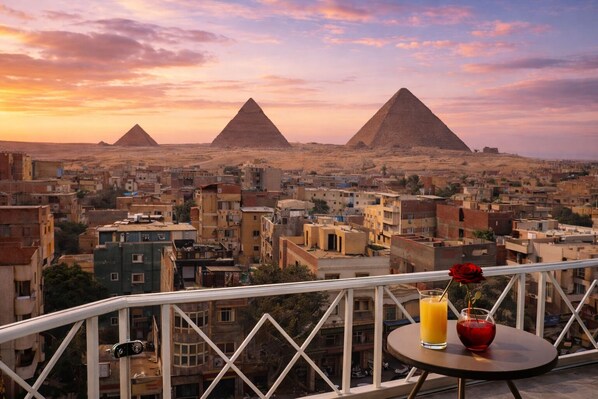 Luxury Suite, 1 Bedroom, Balcony, Desert View | Balcony view - VIP Pyramids view inn (Giza)