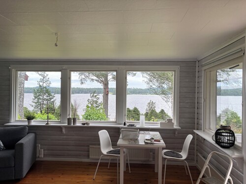 Swedish house directly on the lake with motorboat & own boat ramp