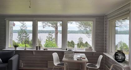 Swedish house directly on the lake with motorboat & own boat ramp