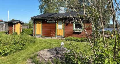 Swedish house directly on the lake with its own boat ramp & motorboat