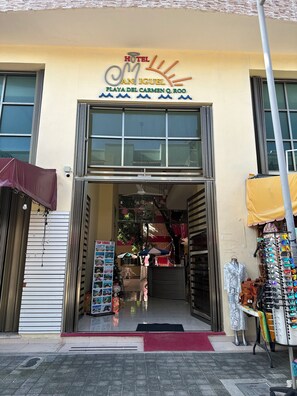 المنشأة من الخارج