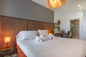 2 室のベッドルーム、アイロン / アイロン台、WiFi (無料)、ベッドシーツ