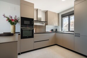 Fridge, microwave, oven, dishwasher