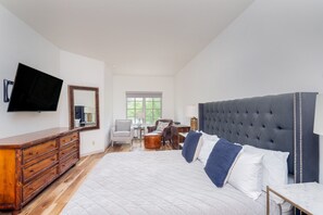 3 habitaciones, escritorio, tabla de planchar con plancha y wifi gratis