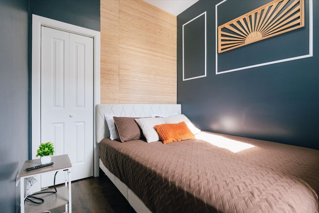 3 Schlafzimmer, Schreibtisch, Bügeleisen/Bügelbrett, Reisekinderbett