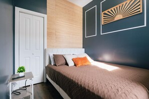 3 bedrooms, desk, iron/ironing board, travel cot