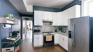 Mikrobølgeovn, ovn, kogeplade, opvaskemaskine