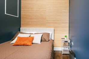 3 chambres, bureau, fer et planche à repasser, lit parapluie