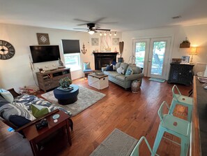 Smart TV, fireplace, DVD player, books