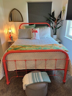 2 habitaciones, tabla de planchar con plancha y cuna de viaje 