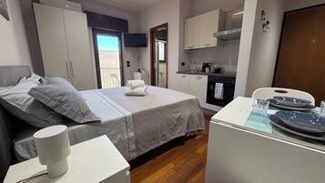 1 bedroom, desk, iron/ironing board, free WiFi