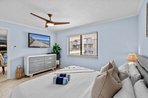 2 bedrooms, desk, iron/ironing board, free WiFi - 2Bed/2Bath Condo - 3 minute walk to the sand in Arcadian Shores/Shore Drive! (Myrtle Beach)