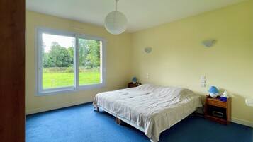 4 chambres, fer et planche à repasser, Wi-Fi