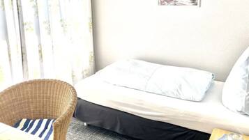Basic Single Room, Balcony, Garden View | Desk, free WiFi