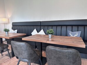 Daily continental breakfast for a fee - Hotel Bevertal (Beverungen)