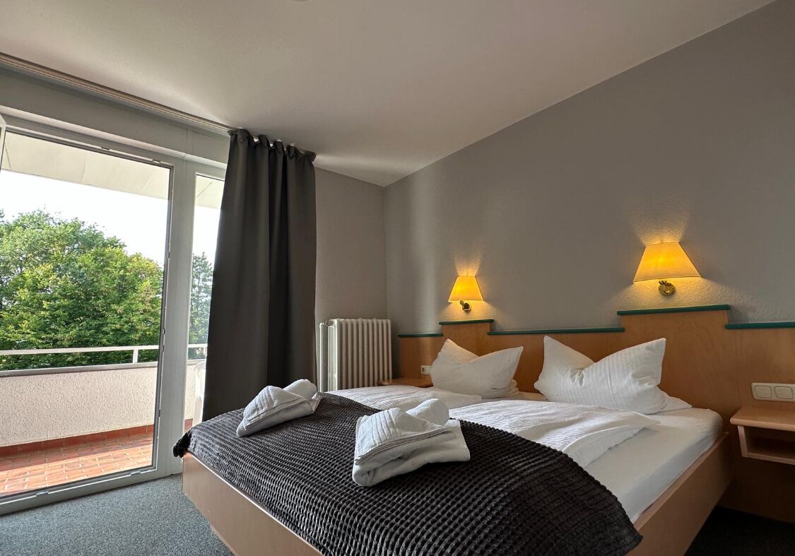 Doppelzimmer, Balkon, Gartenblick | Schreibtisch, kostenloses WLAN