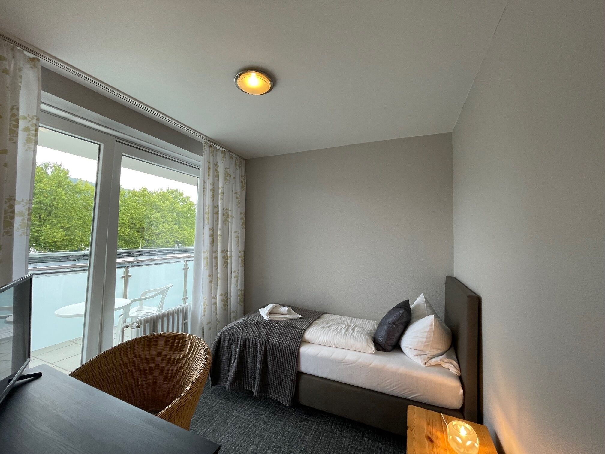 Chambre Simple, balcon, vue jardin