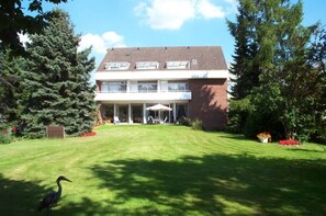 Basic Single Room, Balcony, Garden View | Desk, free WiFi