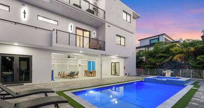 Ocean Muse - Lux Waterfront Escape - Pool - Dock