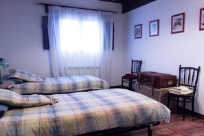 4 bedrooms, bed sheets