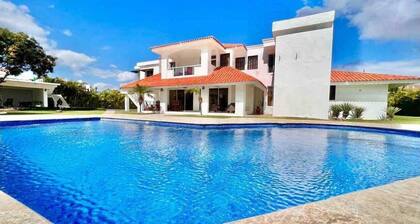 10 bedroom huge villa close to downtown