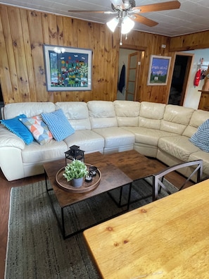 Smart TV, fireplace, books - Algonquin Waterfront Getaway With SW Sunsets (Algonquin Highlands)