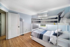 2 chambres, fer et planche à repasser, Wi-Fi gratuit, draps fournis
