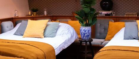 1 bedroom, bed sheets