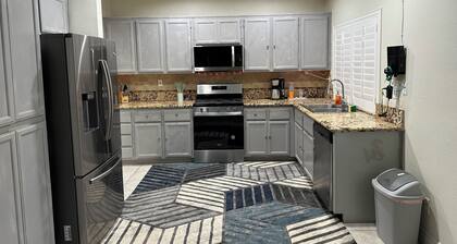 Charming 3-bedroom house in Fontana with AC