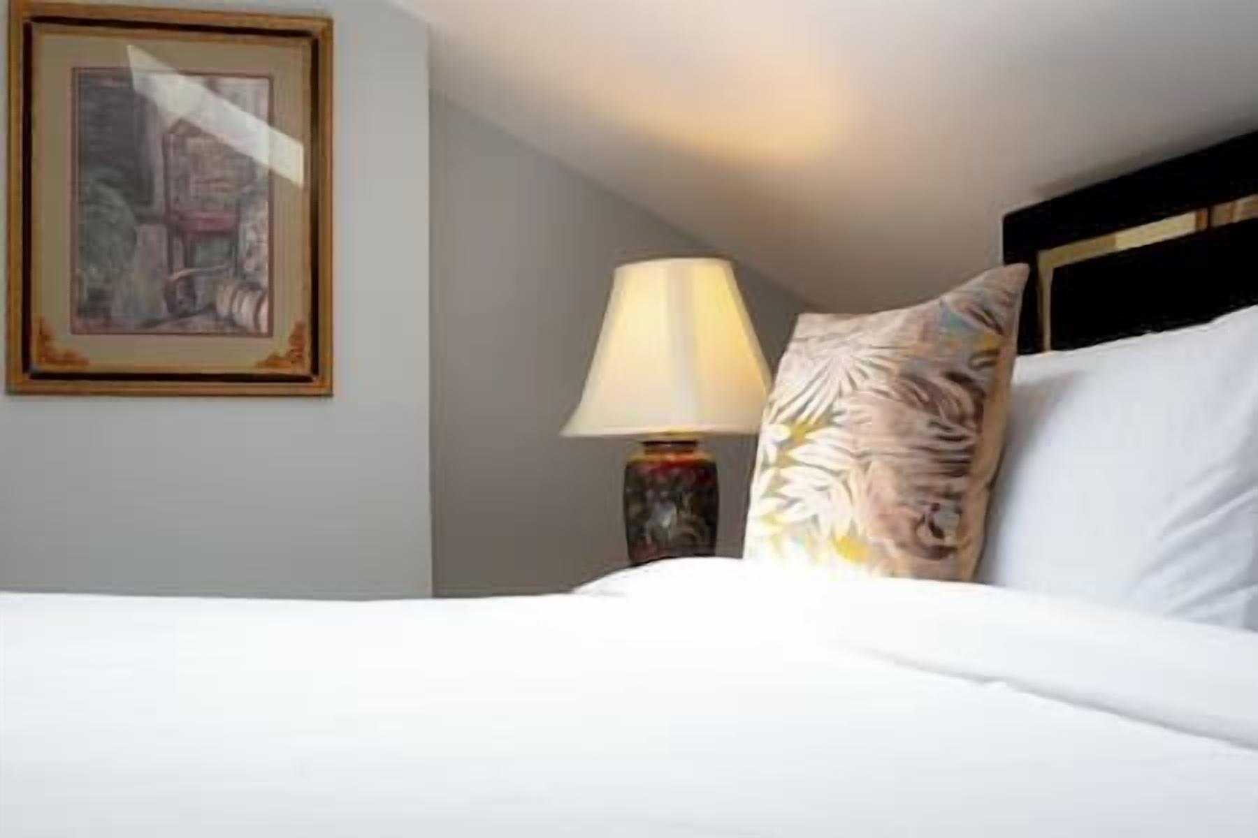 3 Schlafzimmer, Schreibtisch, Bügeleisen/Bügelbrett, Reisekinderbett