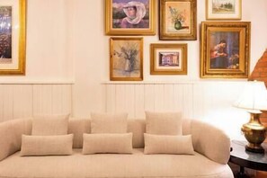 Smart TV, fireplace, books, music library - Luxury Fells Home w/Hot Tub, Poker Room, & Parking (Baltimore)