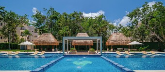 puerto morelos condo rental/ 2 pools / 8 mins from beach/custom decor/sleeps 6