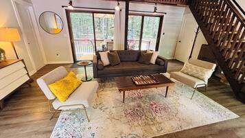 Smart TV, fireplace, music library, stereo