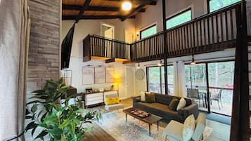 Smart TV, fireplace, music library, stereo