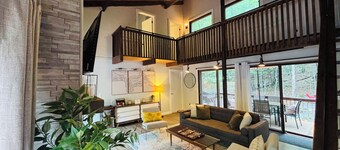 Cozy Cabin Escape w. Fireplace + Fire Pit