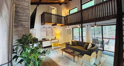 Cozy Cabin Escape w. Fireplace + Fire Pit