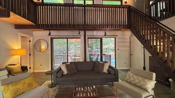 Smart TV, fireplace, music library, stereo