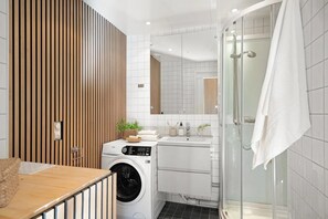 Kostenlose Toilettenartikel, Haartrockner, Bademäntel, Handtücher