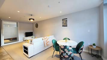 Apartment, 2 Bedrooms, Accessible | Dining room