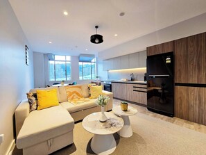 Books - Modern 2BR Apartment in Lower Hutt's Heart (Lower Hutt)