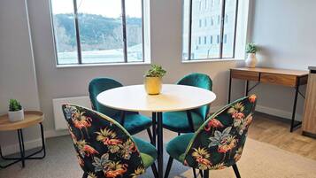 Apartment, 2 Bedrooms, Accessible | Dining room