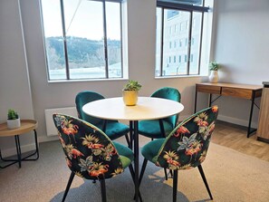 Apartment, 2 Bedrooms, Accessible | Dining room