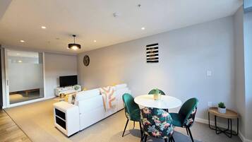 Apartment, 2 Bedrooms, Accessible | Dining room