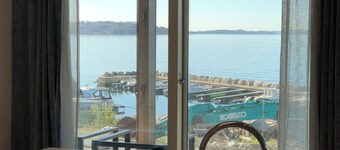 Modern oceanfront 3-bedroom house - 25 Min to Stavanger & Near Preikestolen