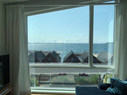 Modern oceanfront 3-bedroom house - 25 Min to Stavanger & Near Preikestolen