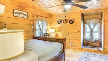 4 bedrooms, iron/ironing board, free WiFi, bed sheets