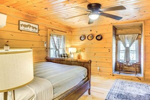 4 bedrooms, iron/ironing board, free WiFi, bed sheets