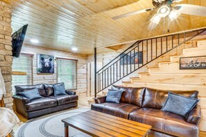 Smart TV, fireplace