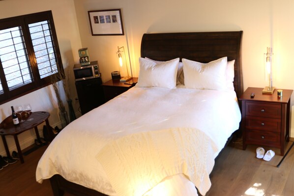 1 bedroom, iron/ironing board, internet, bed sheets