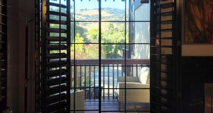 High-End Private Suite with Deck & Mountain Views in Prime Marin County Location